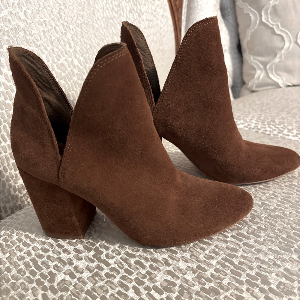 STEVE MADDEN-Brown Suede Women's Ankle Boots in EUC